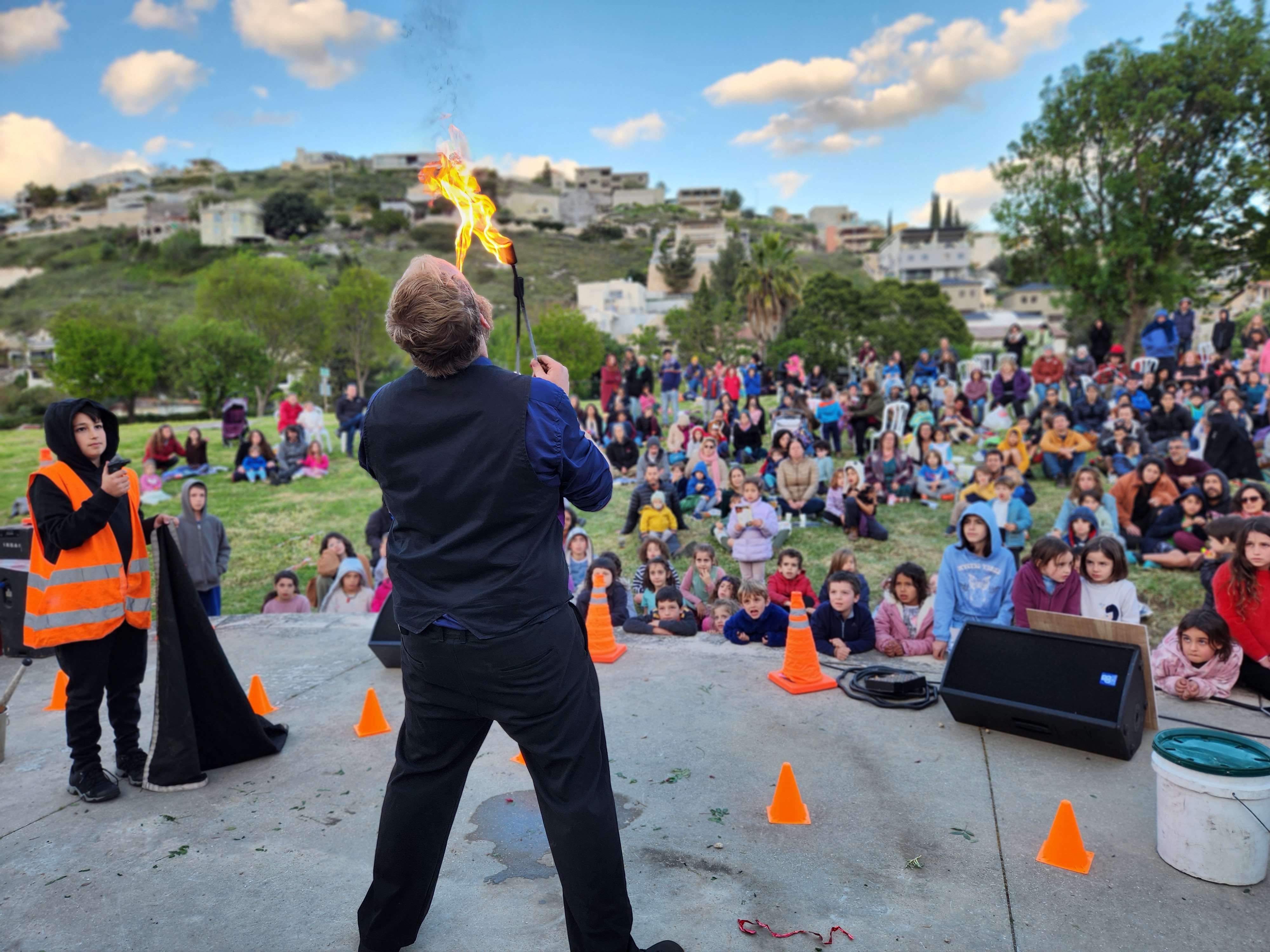 מגזימוס במופע אש